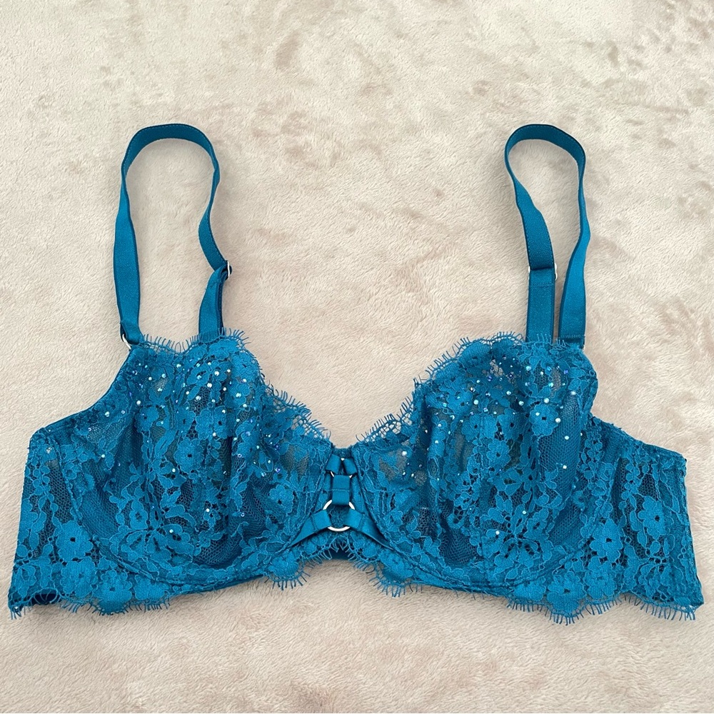 Victoria’s Secret very sexy unlined demi lace shine stone bra size 32B